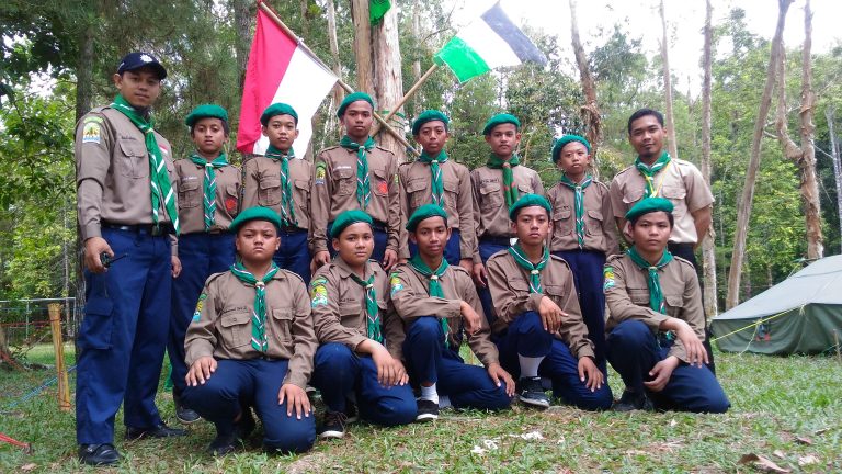 Ilustrasi para pemuda yang berjiwa nasionalis dan patriotik yang akan berjuang di masa depan untuk mempertahankan tanah airnya dalam pertempuran fisik. Sumber: mbstarakan.sch.id